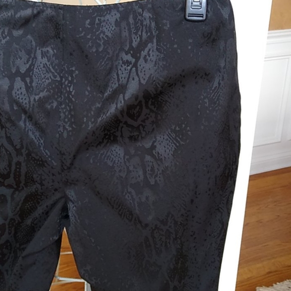 Inspired Cropped Pants - Picture 4 of 12